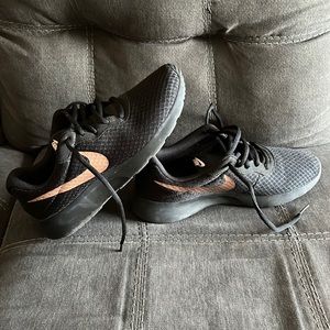 Nike Tanjun Sneakers